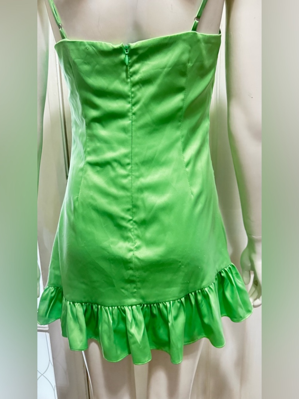MAJORELLE coquette Bright Green Ruched Ruffle Mini Dress Size Medium A - Picture 5 of 16